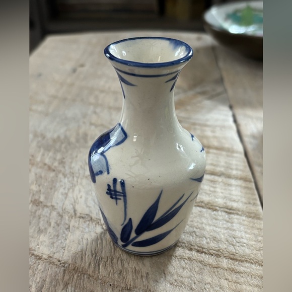 Set of Two Vintage Blue and White Oriental Porcelain Vases. 2” and 4” tall. #224 - Picture 3 of 11